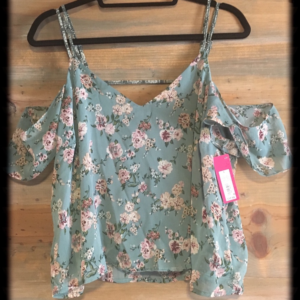NWT- Xhilaration Floral Top🍃